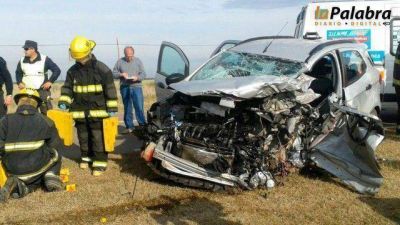 Un matrimonio result� herido al chocar una camioneta con un cami�n en la ruta 35