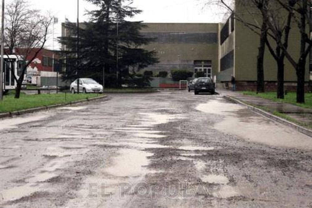Pavimentar�n la calle de salida del Campus Universitario