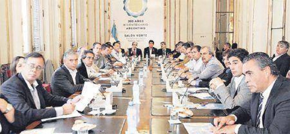 Marat�n de Cristina: 3 actos en 72 hs., con gui�os en la porf�a K