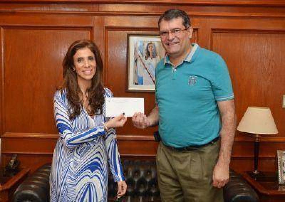 El Gobierno entreg� ayuda para la Fundaci�n Sagrada Familia de Nazareth