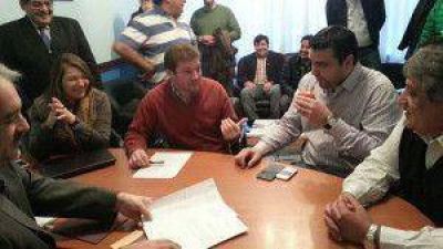 Convenio para la construcci�n de 50 viviendas sociales y la infraestructura en 400 terrenos