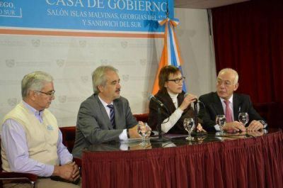 Ríos anunció la construcción de 285 soluciones habitacionales en la provincia