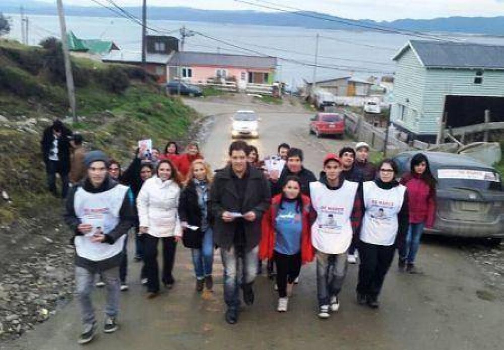 Ayala lleva su propuesta legislativa a los vecinos de Ushuaia