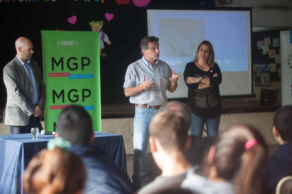 Firman adjudicaci�n de la obra para la primer Escuela Municipal de Artes y oficios Digitales del pa�s