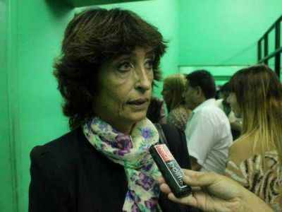 Ana Castagneto: �Mi precandidatura a intendente sigue firme�