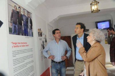 Inauguran una muestra sobre el derecho a la identidad en la Rep�blica