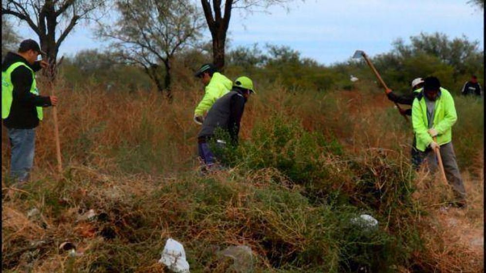 Contin�a el operativo de limpieza en el Barrio Progreso y Sue�os