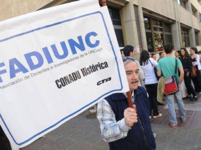 Este jueves y viernes paran los docentes universitarios y no habr� clases en colegios de la UNCuyo