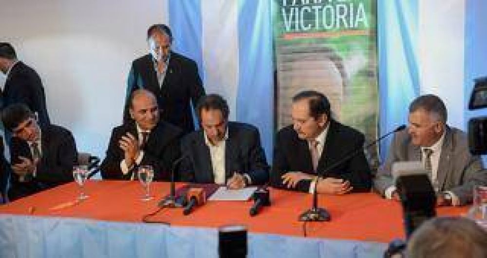 �El acta compromiso con Scioli es para generar m�s trabajo y obras p�blicas para Tucum�n�