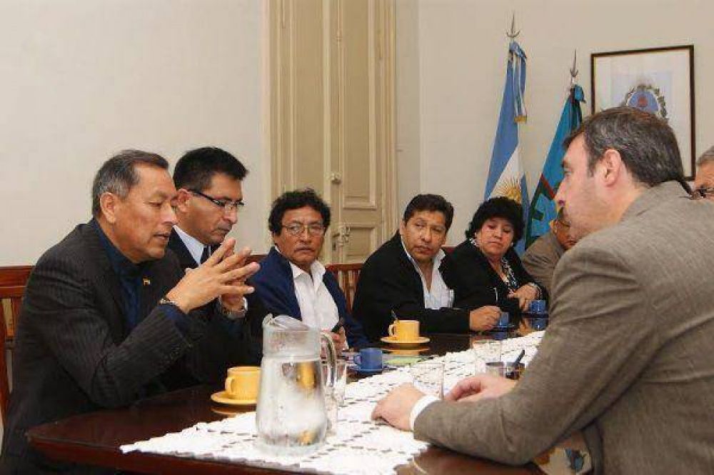 El Embajador de Bolivia se reuni con Luciani