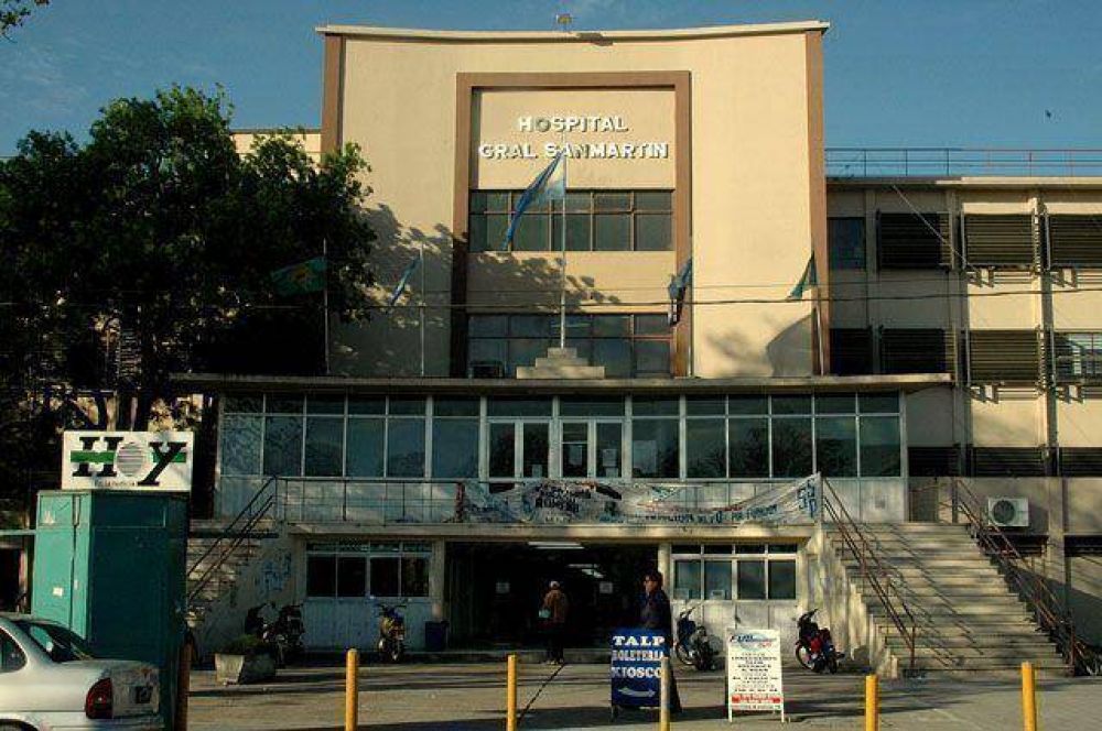 Los Hornos: Novio roci� a su pareja con alcohol y la prendi� fuego, esta pr�fugo