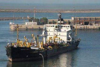 Mezzamico afirm� que �el Puerto est� parado otra vez porque no se termin� de dragar�