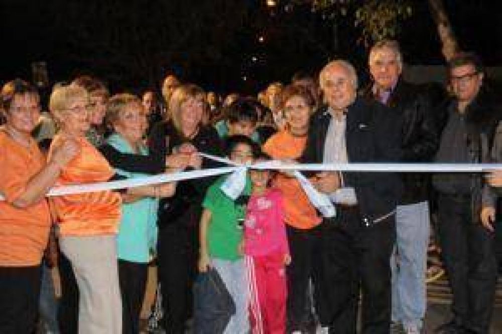Villa del Pino, con nuevos pavimentos e iluminaci�n