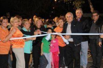Villa del Pino, con nuevos pavimentos e iluminaci�n