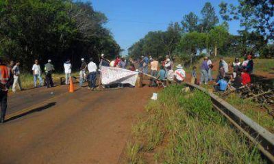 Familias de productores se manifestaron en la ruta por el alto riesgo de ser desalojados