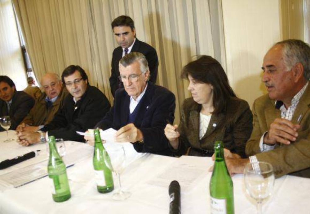 FpV: entra �El Emilio� y se va el chimbero Camacho