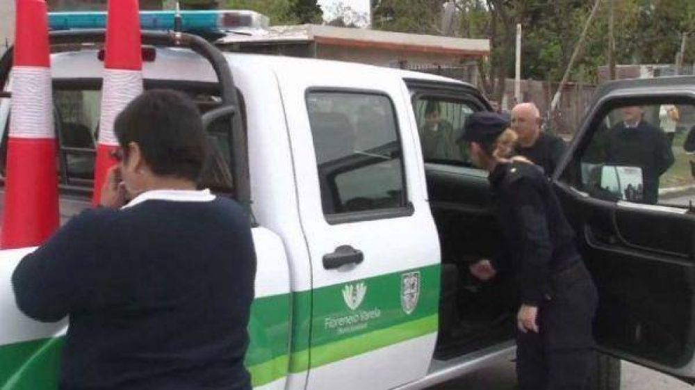 Un empleado municipal se hizo pasar por comisario para coimear en comercios