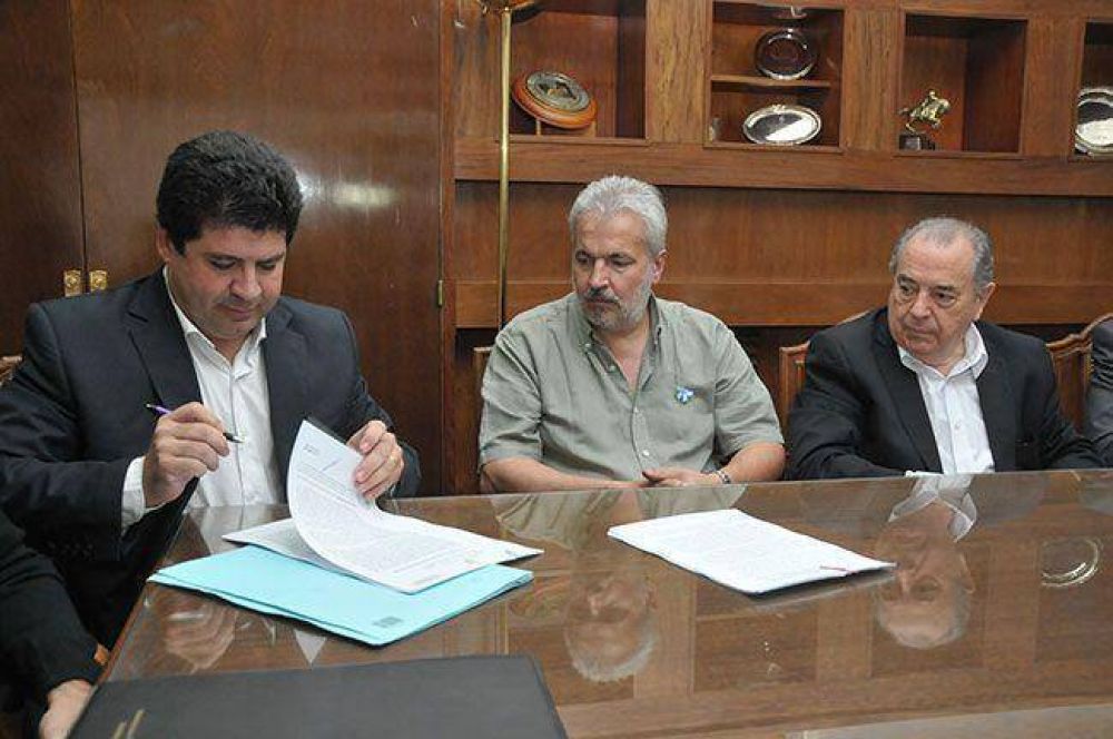 Jorge firm� el convenio con FePamCo