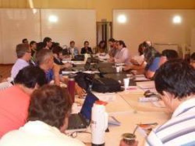 AGMER facult� a su comisi�n directiva a disponer medidas de fuerza si los haberes se pagan despu�s del 10