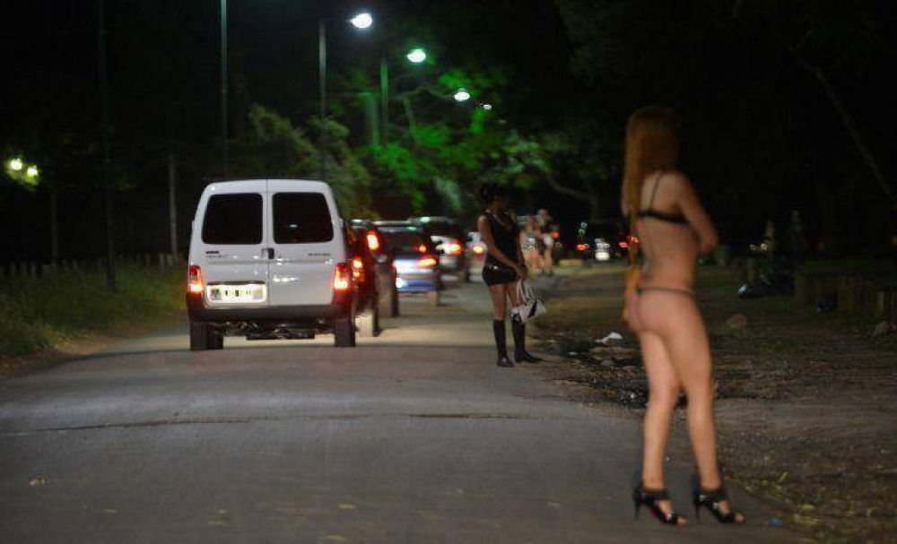 �La prostituci�n en la v�a p�blica es delito, hay que buscarles otro trabajo�
