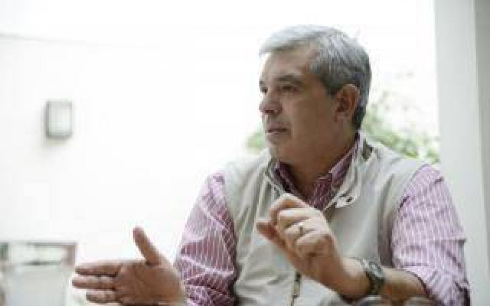 Juli�n Dom�nguez: Desde Scioli al Papa Francisco y del supercl�sico a la inseguridad y las rutas