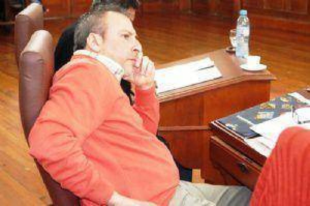 �De Luca tiene la mentalidad de un capataz de estancia para administrar el Estado�