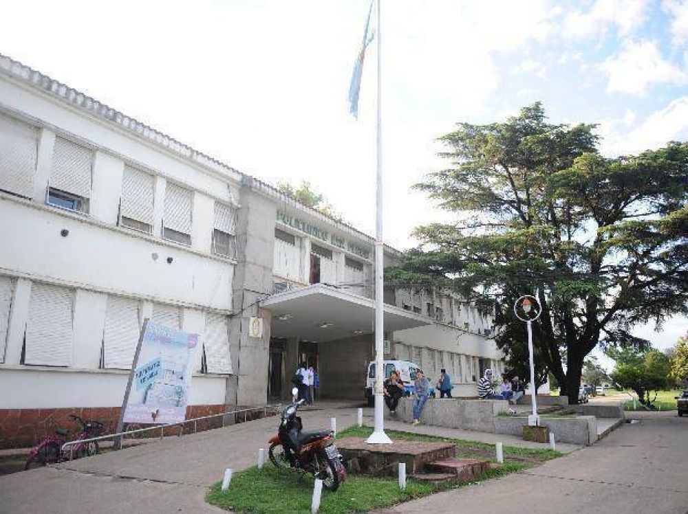 Un hombre bale� con una 