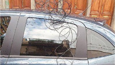Extra�o ataque al auto del periodista Nicol�s Wi�azki