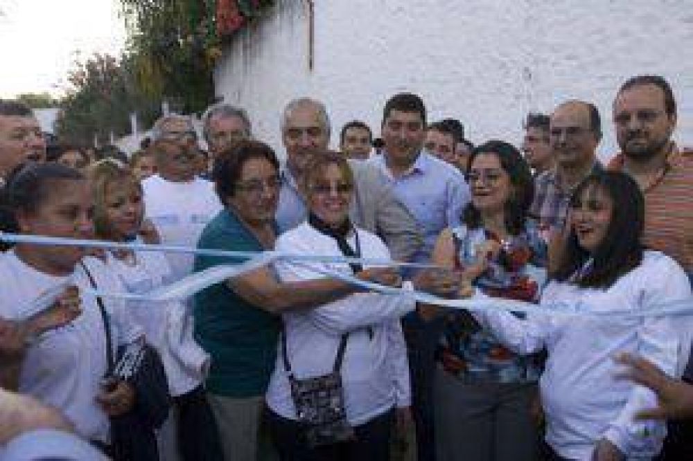 Corpacci inaugur� un play�n deportivo en Banda de Varela