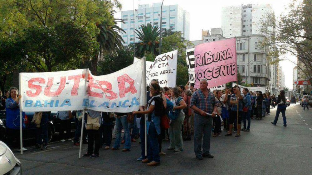 Docentes reclaman por sueldos mal liquidados desde hace 4 a�os