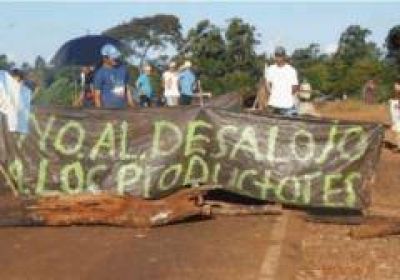 Productores de Pozo Azul cortaron la Ruta 20 en reclamo de t�tulos de propiedad y agua potable