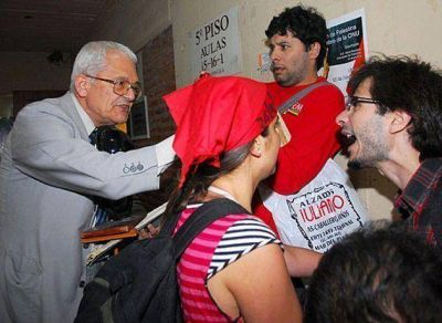 Echaron al juez Piombo de una universidad donde daba clases