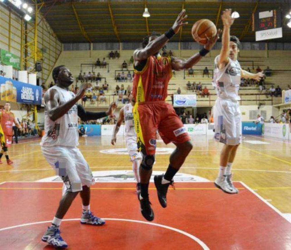 Ol�mpico cay� en Corrientes en el inicio de los playoff de la LNB
