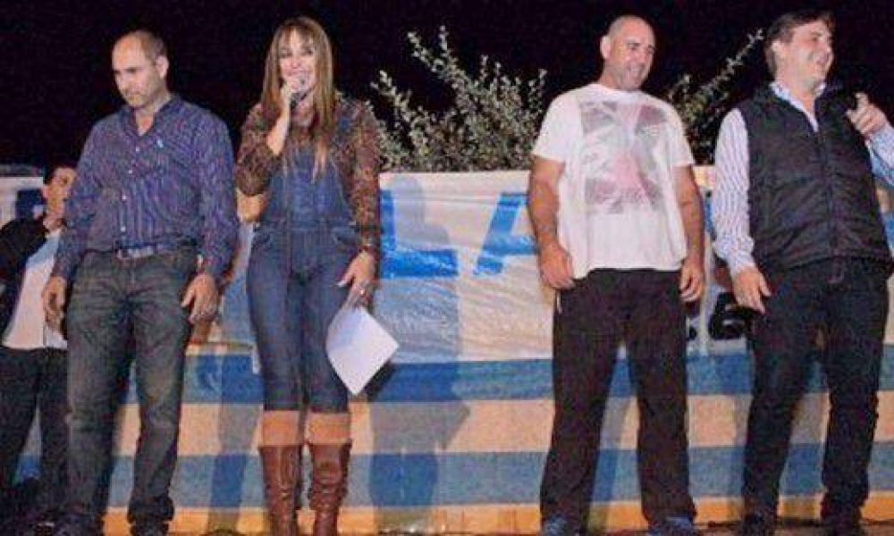Candidato lanz� su postulaci�n junto a la Mole y la Gata Noelia