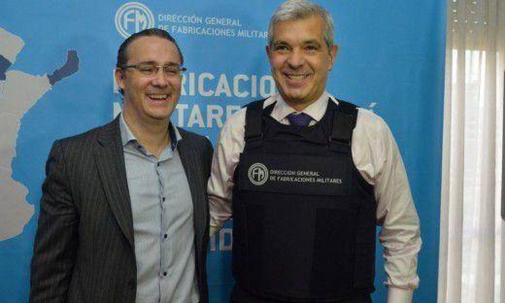 Juli�n Dom�nguez dio su apoyo a Fabricaciones Militares