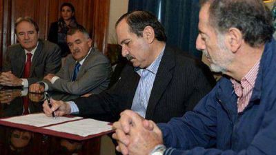 $ 10 millones en reparaci�n de caminos