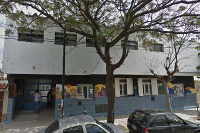 Un padre entr� a una escuela y apu�al� a un chico y a un docente