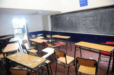La UNT enfrenta crisis en docentes y en no docentes