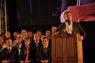 Urribarri anunci� que convocar� a los precandidatos oficialistas y asegur�: �Son d�as de definiciones� 