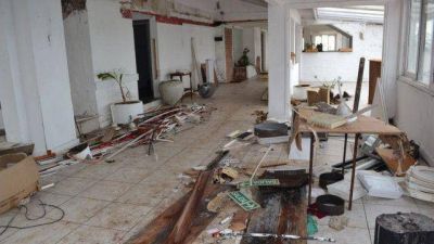 El municipio tom� posesi�n de Playa Chica