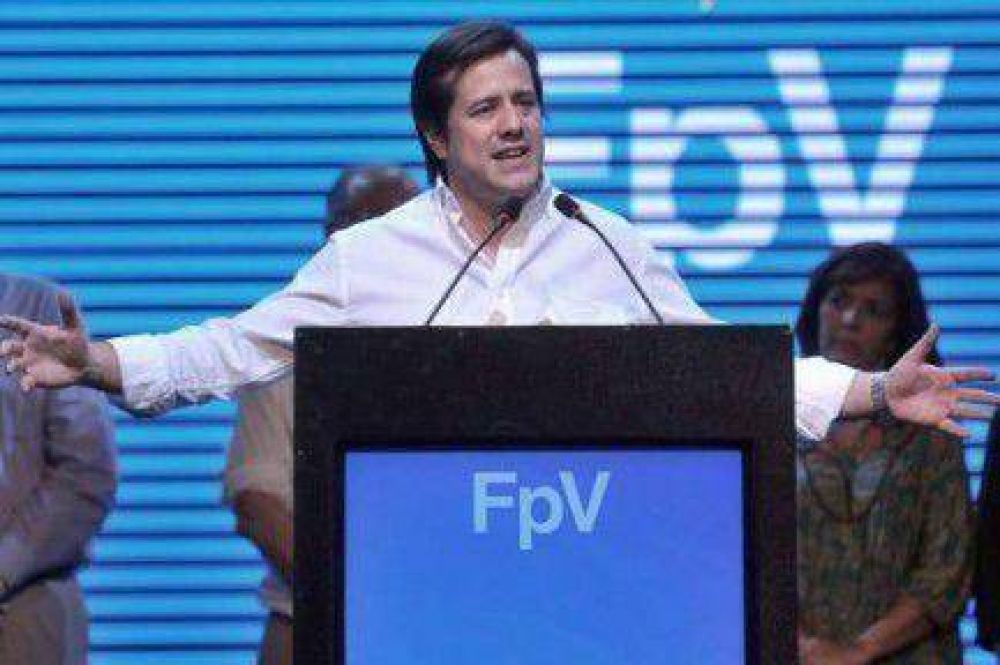 Recalde particip� de un debate en la Universidad Cat�lica