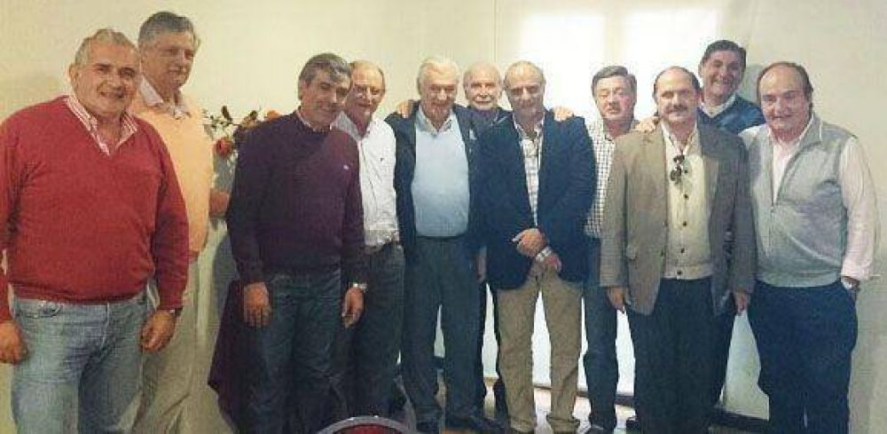 Hist�ricos dirigentes del peronismo apoyan el acuerdo de Cano con Amaya 