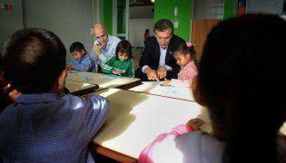 Junto a Larreta, Macri visit� un Jard�n de Infantes en Villa Lugano