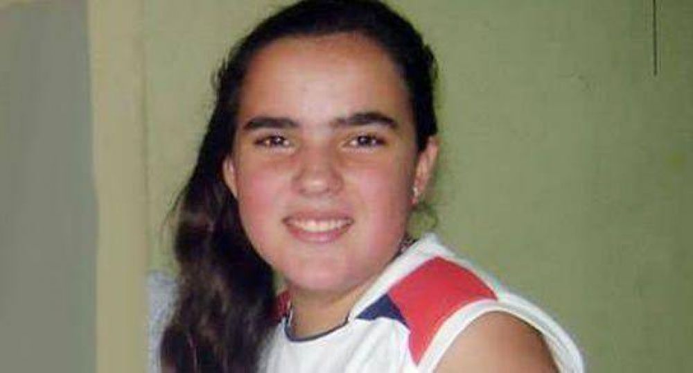 Analizan pelos hallados en la mano de Chiara