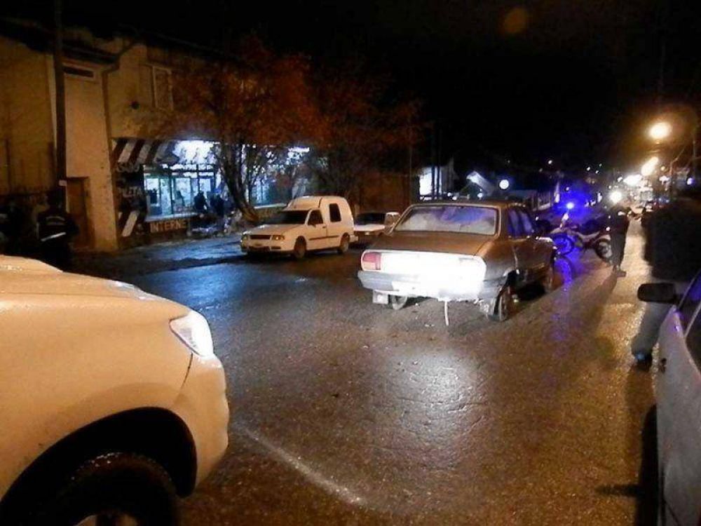 Embisten a un hombre mayor que sal�a de hacer las compras