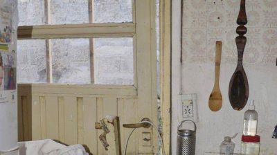 Ingresan a una casa y se llevan dinero, alhajas y vinos