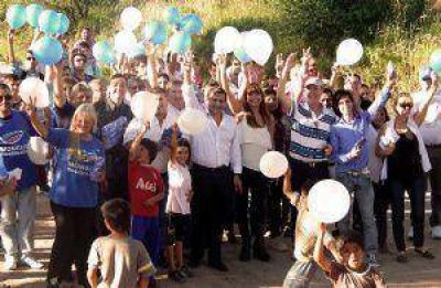 Jos� Mongel� cerr� su campa�a con una multitudinaria caminata en el barrio Obrero