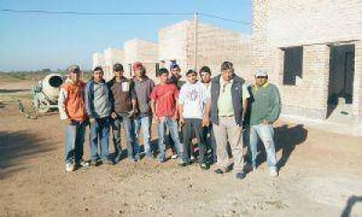 La Uocra suspendi� construcci�n de viviendas por falta de pago y trabajo en negro