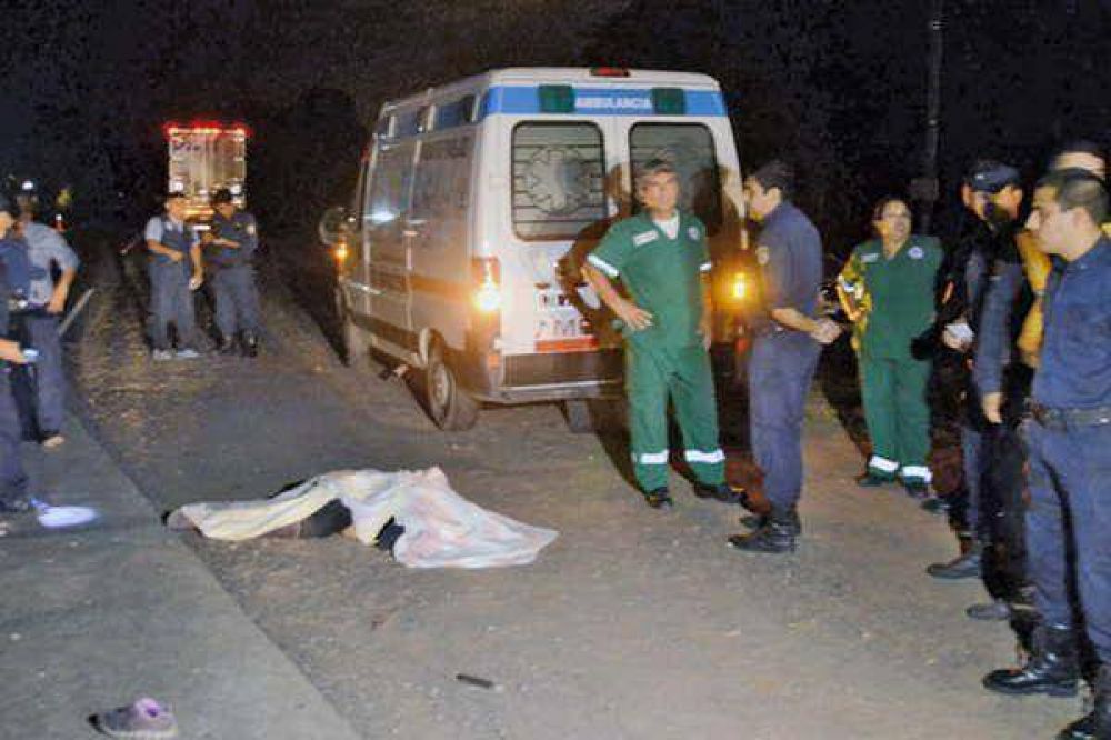 Ruta 9: pele� con su pareja y se arroj� debajo de un cami�n