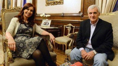 El l�der de la CGT oficialista cuestion� al Indec: 